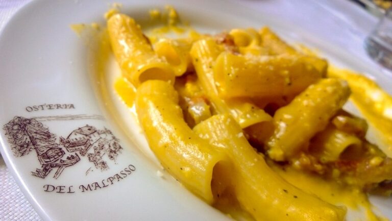 10 falsi miti sulla carbonara: cose che non sapevate di voler sapere