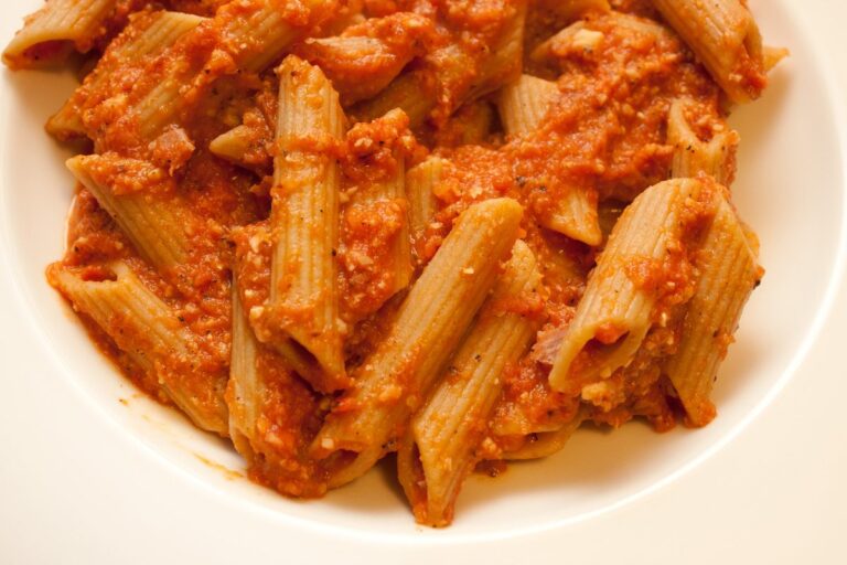 Altro che Carbonara, il vero piatto romano sono le Penne alla vodka. L’inchiesta del Gambero Rosso svela l’origine della ricetta