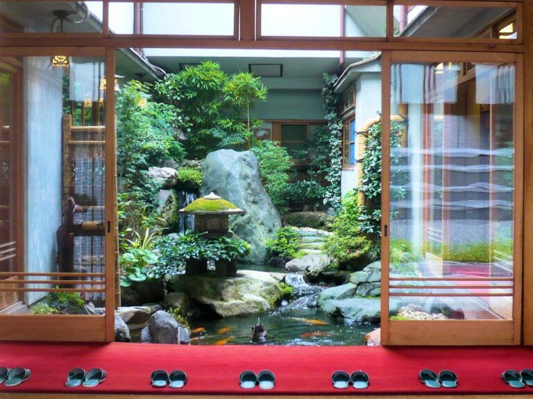 Dormire in Giappone significa anche mangiare (molto) bene: cos’è un ryokan